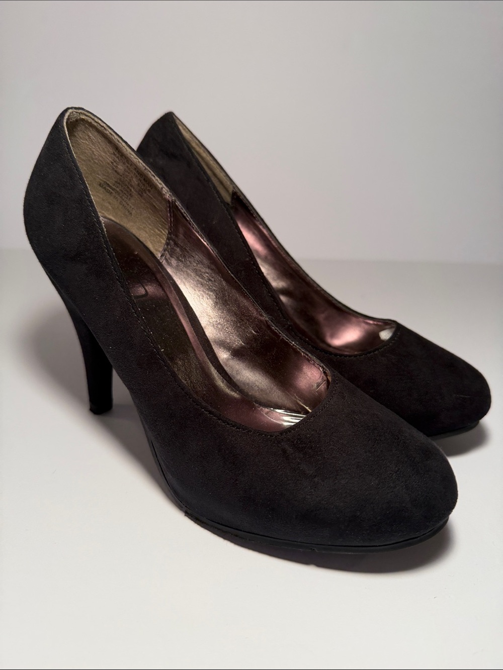 GLO jeans Black Suede Round-Toe High Heel Pumps